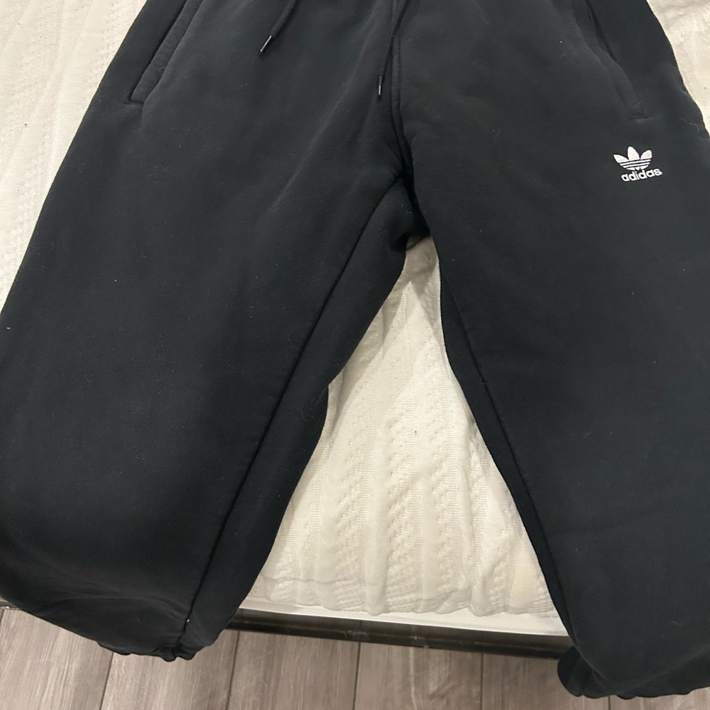 Adidas men’s Black Jogger Pants like new